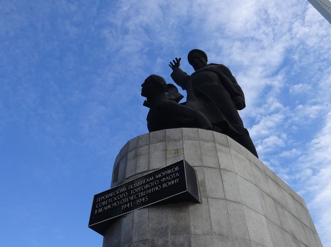 Monument to Sailors-海参崴必去景点