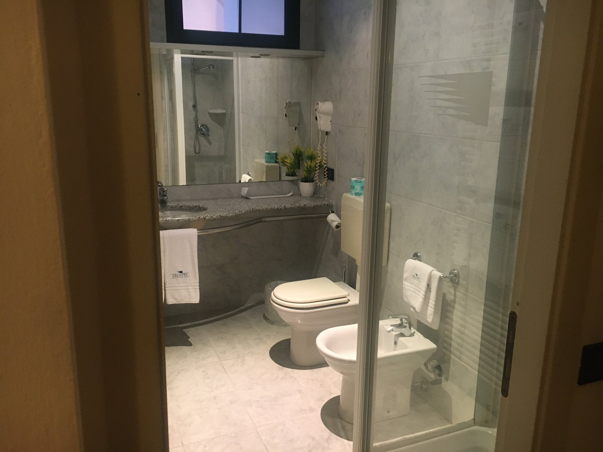 Hotel Arcotel in Casale Monferrato-浴室