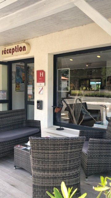 乐厄隆酒店主图