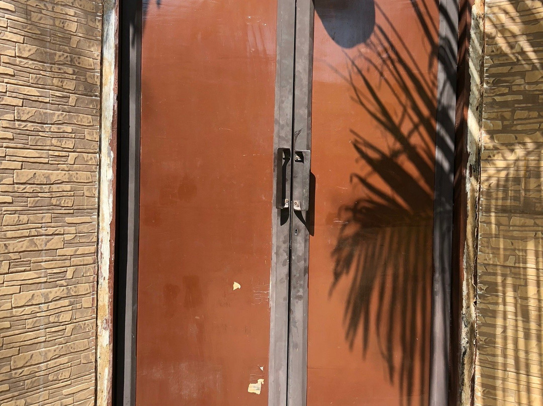 野花度假酒店主图