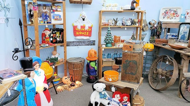 Golden Antiques and Treasures