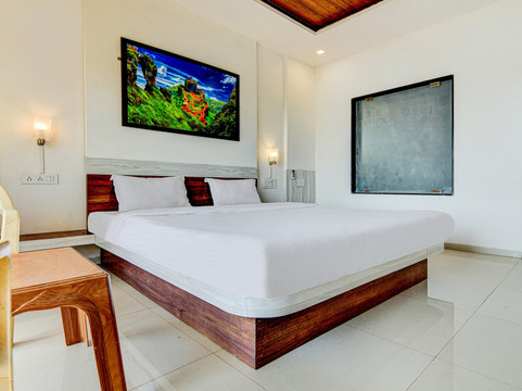 Aditya Hill View Inn主图