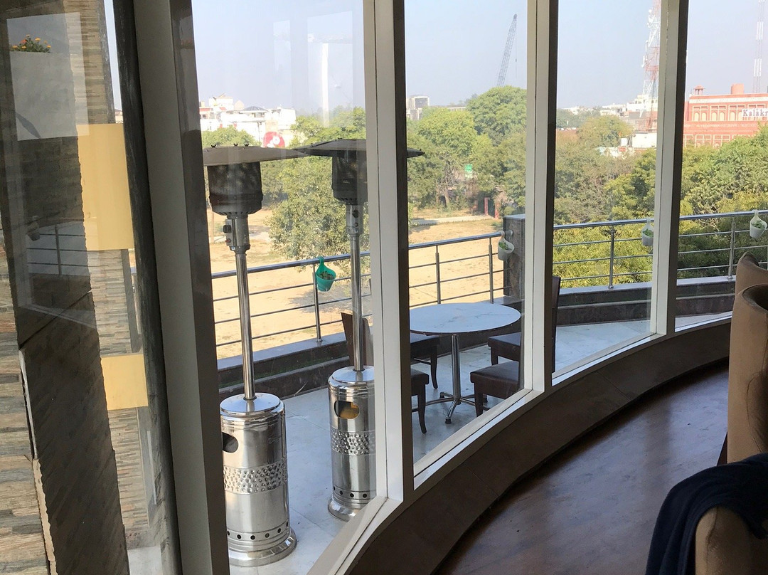 普什别墅酒店主图