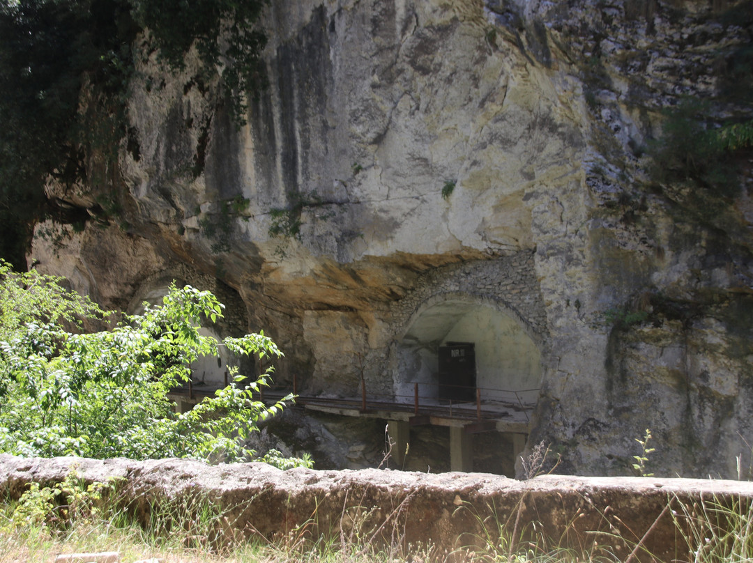 Tunnels of Pirogoshi-Corovode必去景点
