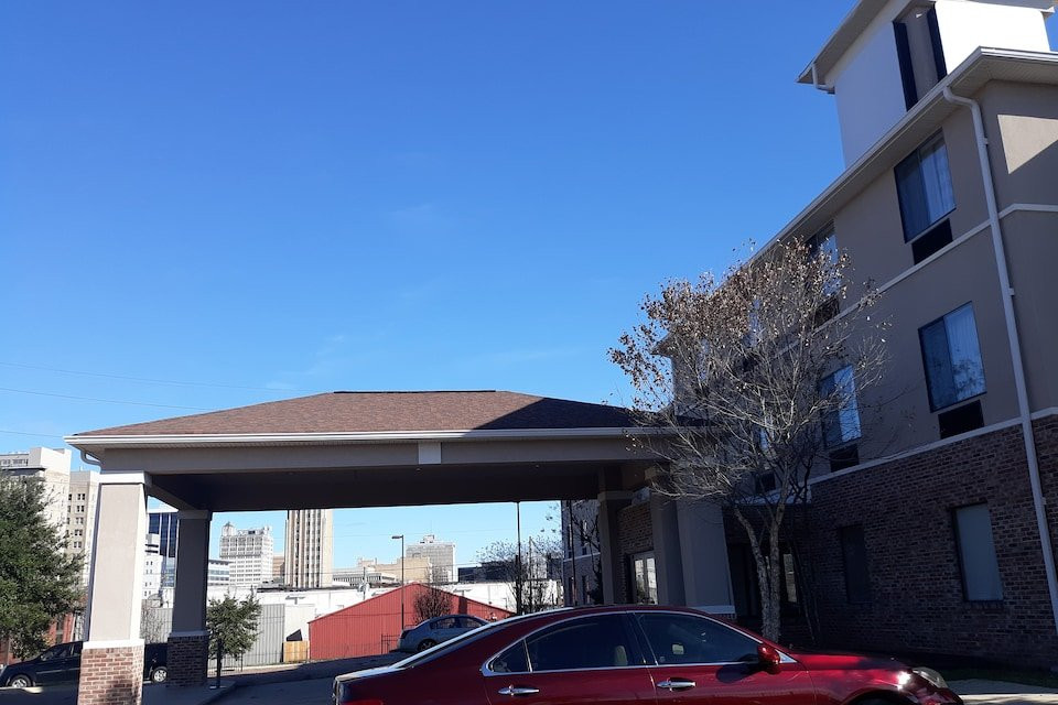 Ramada by Wyndham Jackson MS