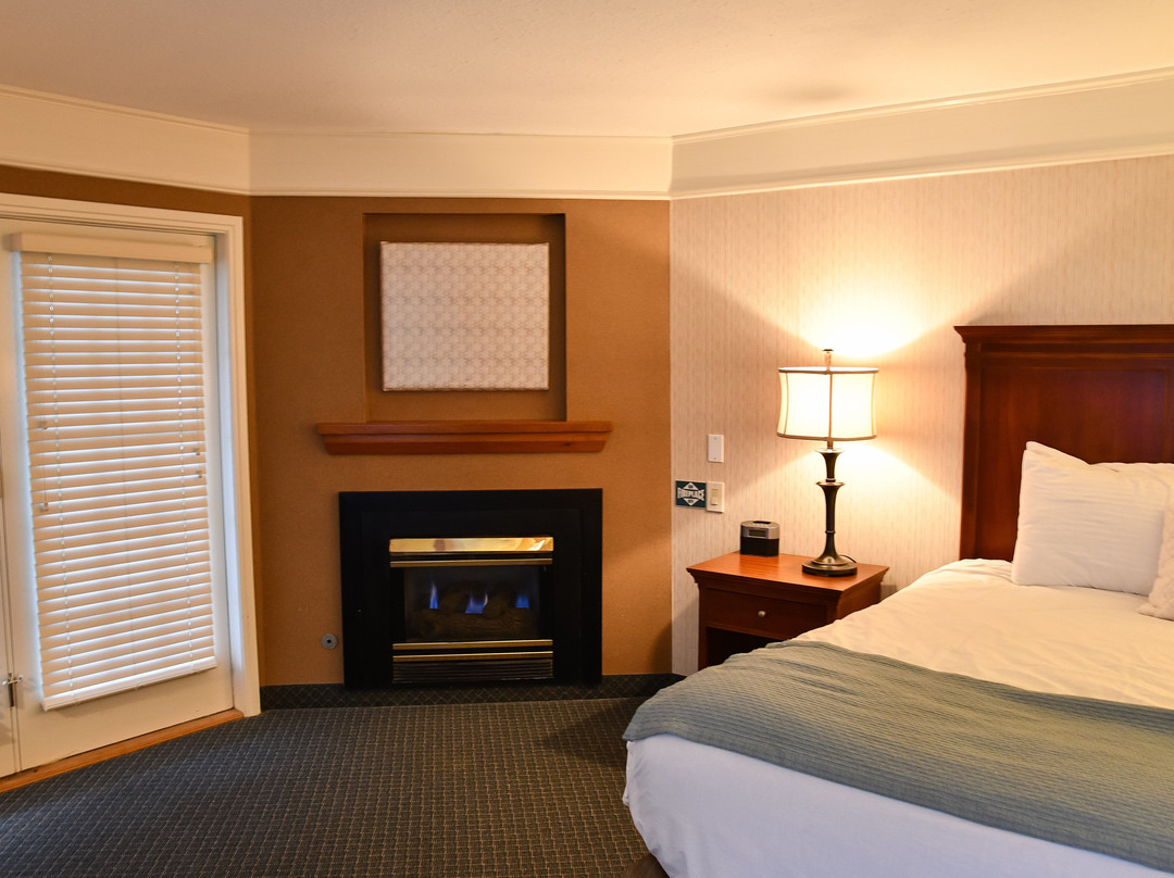 Bass Lake Taverne & Inn主图