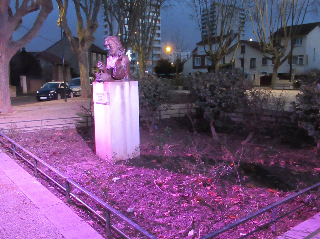 Statue de Saint Mesrop-阿尔福维尔必去景点