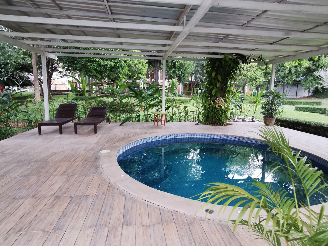 雷克斯桂河渡假酒店主图