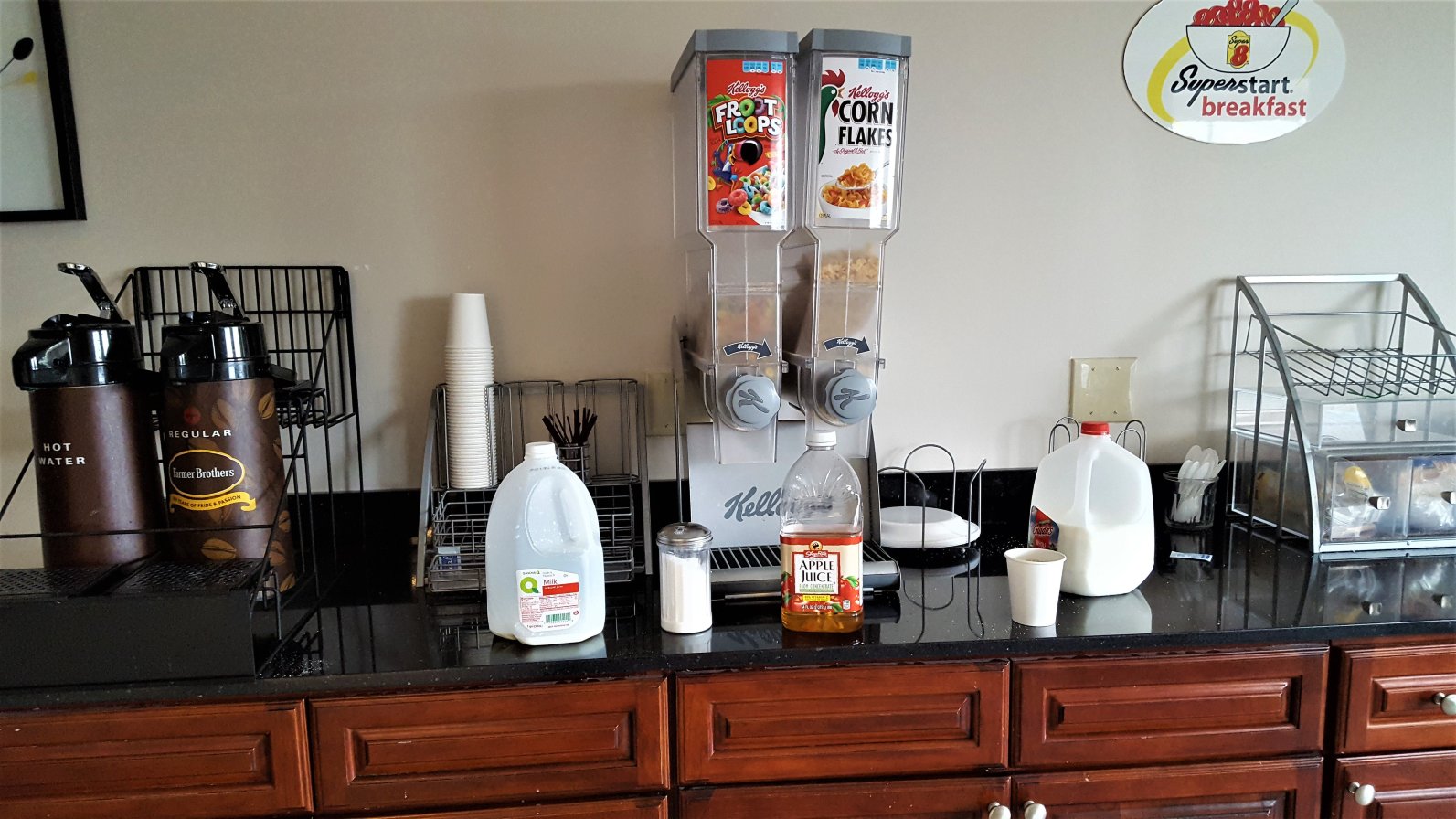 Super 8 by Wyndham Rahway/Newark-餐饮