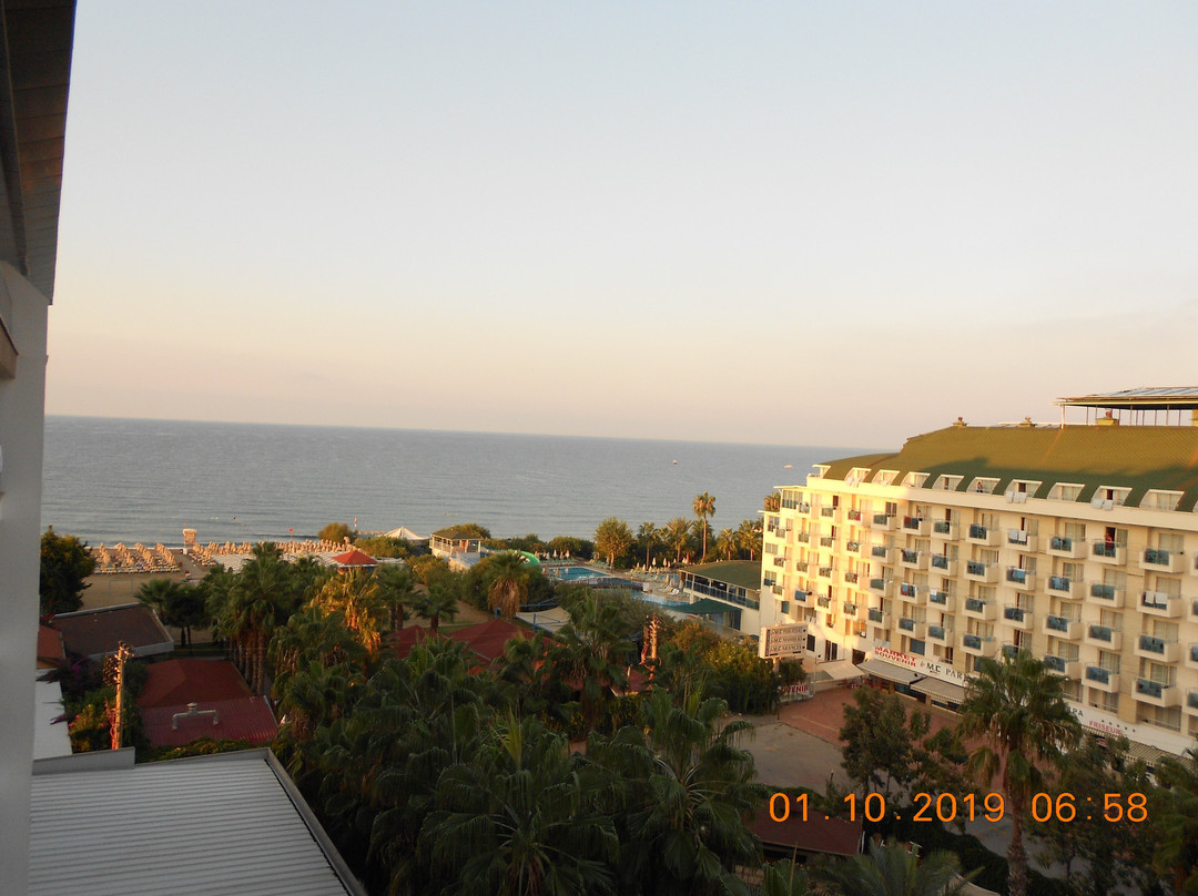 Royal Garden Beach Hotel主图