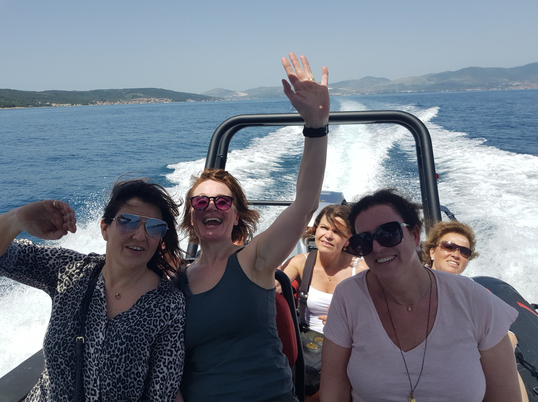 BlueCay Boat Transfers & Excursions景点图片
