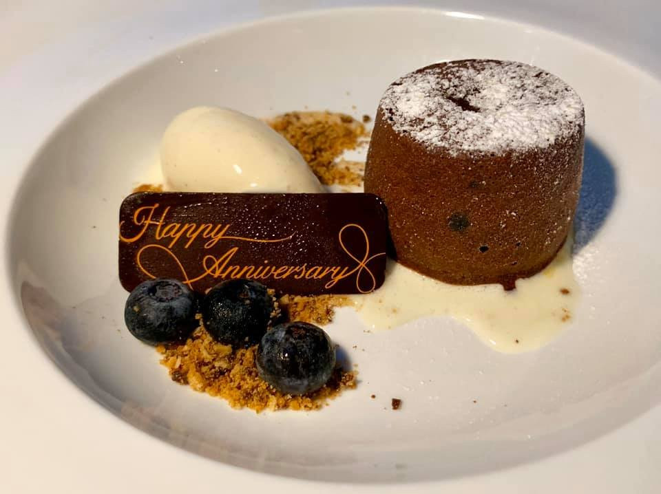 卡塔岩石酒店主图