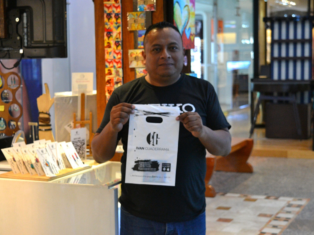 Ivan Guaderrama Gift Shop景点图片