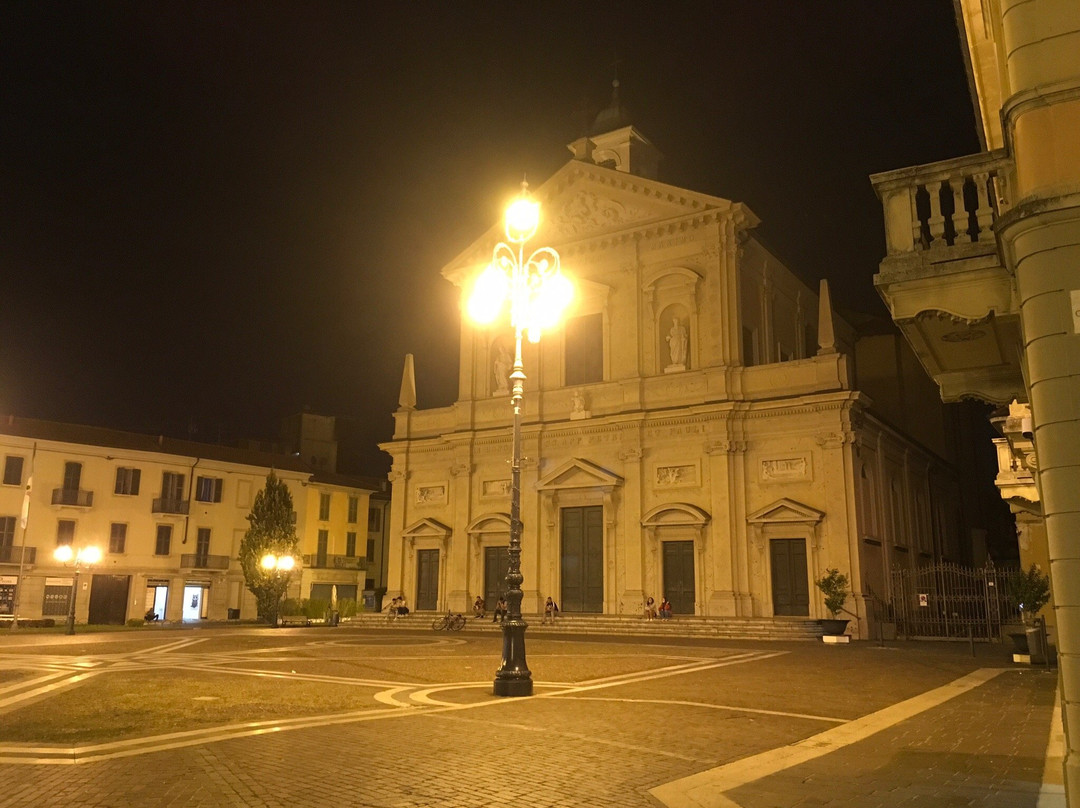 Chiesa dei Santi Pietro e Paolo-萨龙诺必去景点