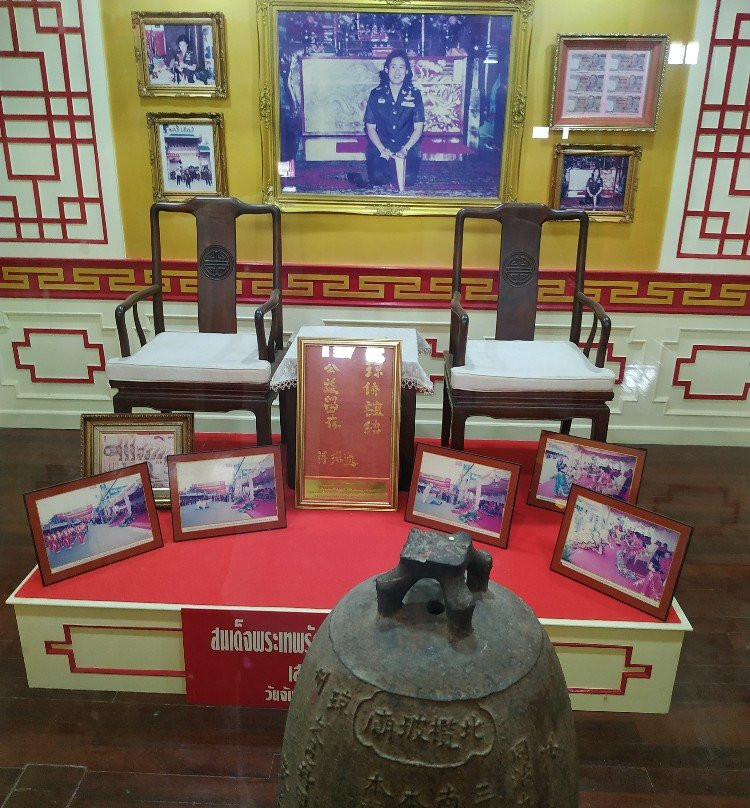 Chao Pho Thepharak-Chao Mae Thapthim Shrine景点图片