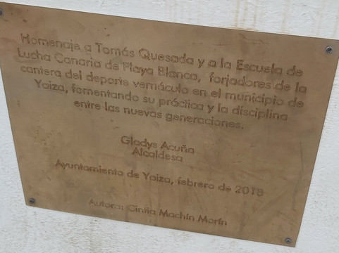 Statue Of Wrestling Boys-布兰卡滩必去景点