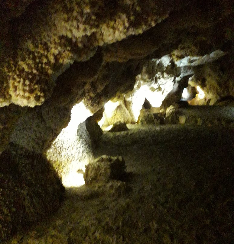 Chal-e-Nakhjir Cave-Delijan必去景点