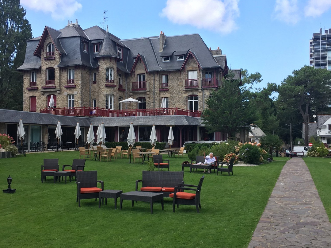 卡斯特勒玛丽路易斯酒店主图