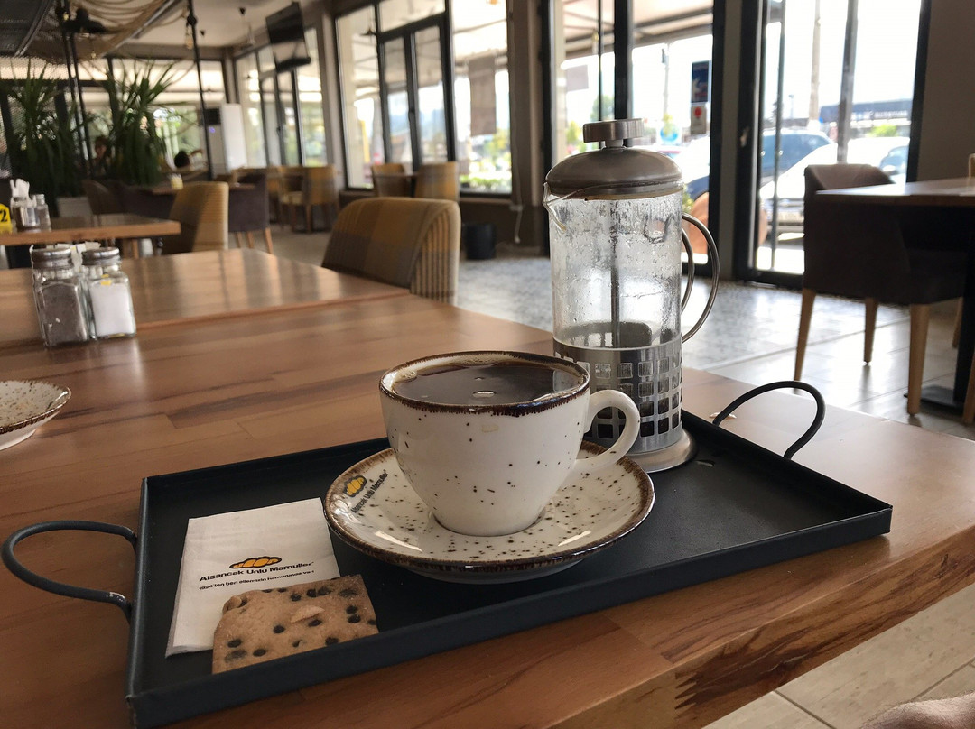 Alsancak Unlu Mamuller
