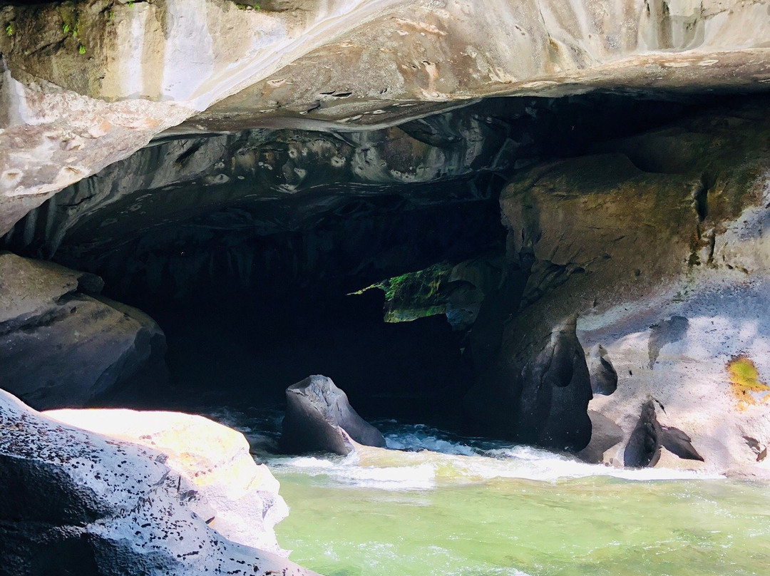 Little Huson Cave Park景点图片