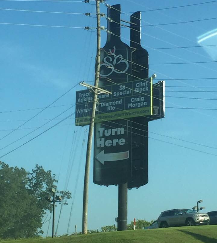 Shawnee Bluff Vineyard-Lake Ozark必去景点