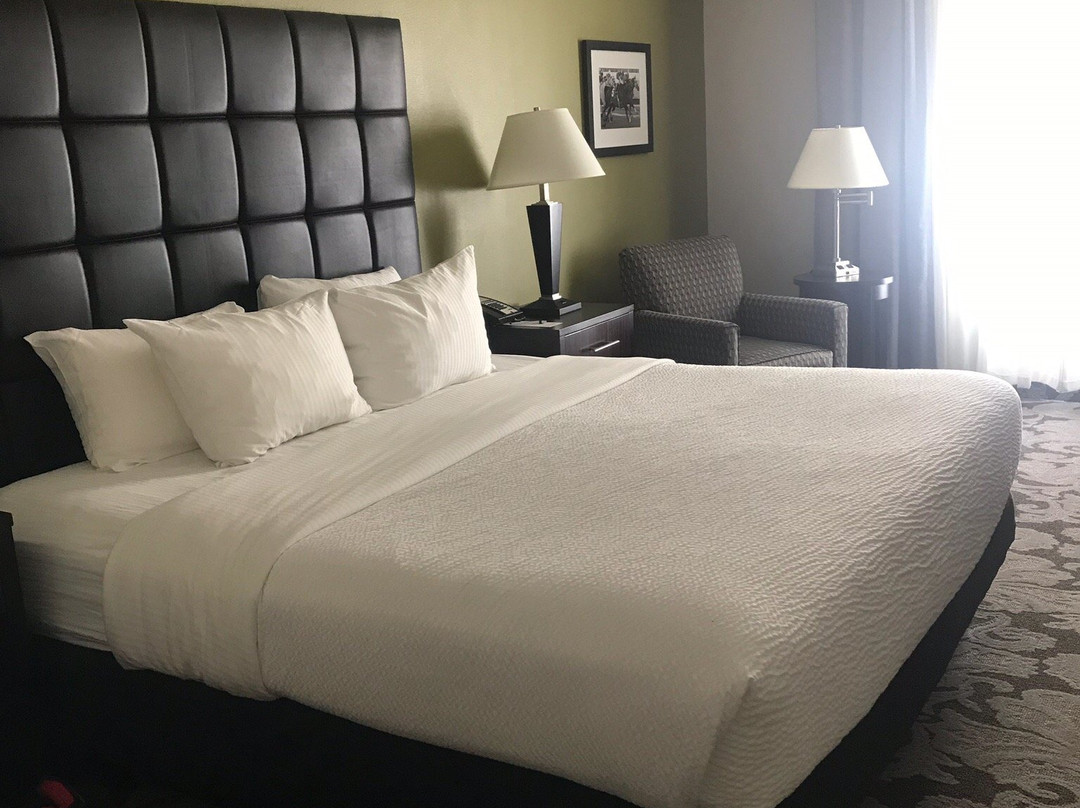 Prairie Meadows Hotel主图