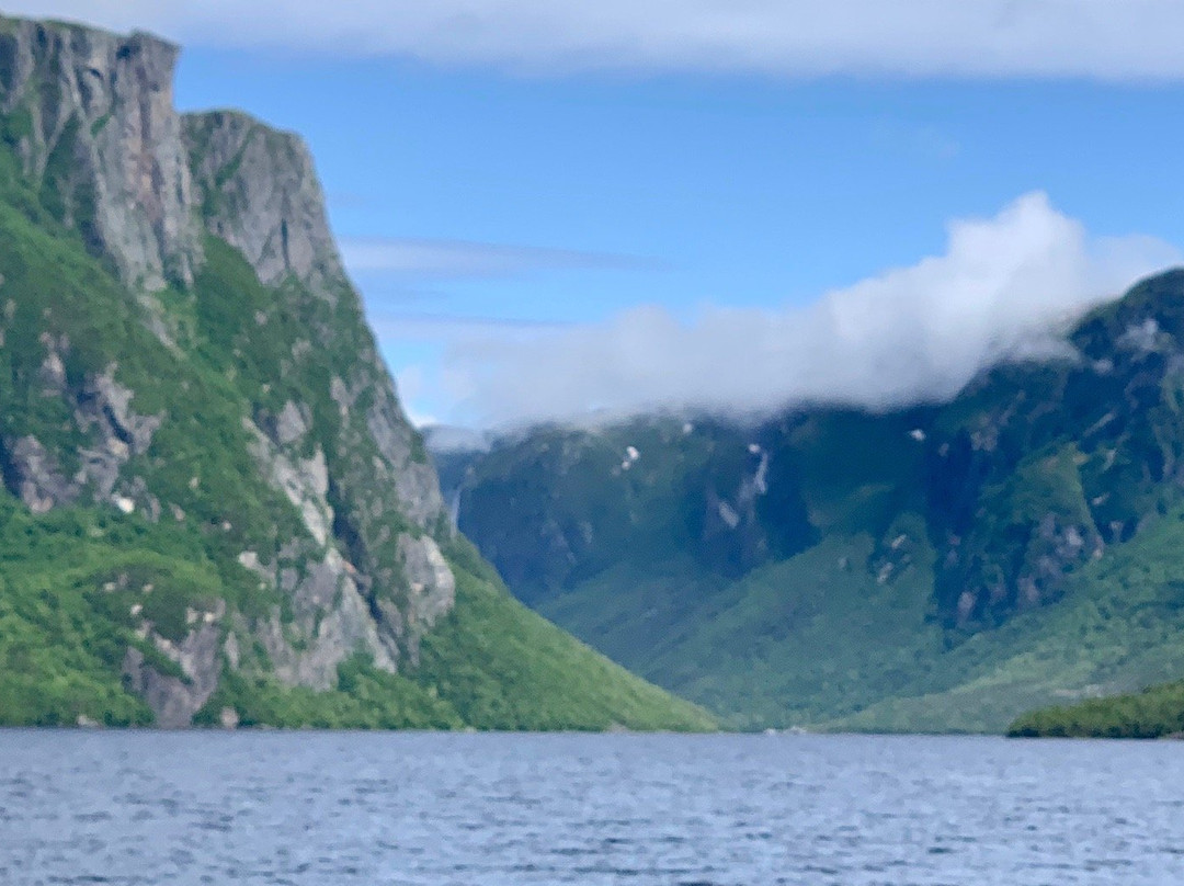 Western Brook Pond景点图片