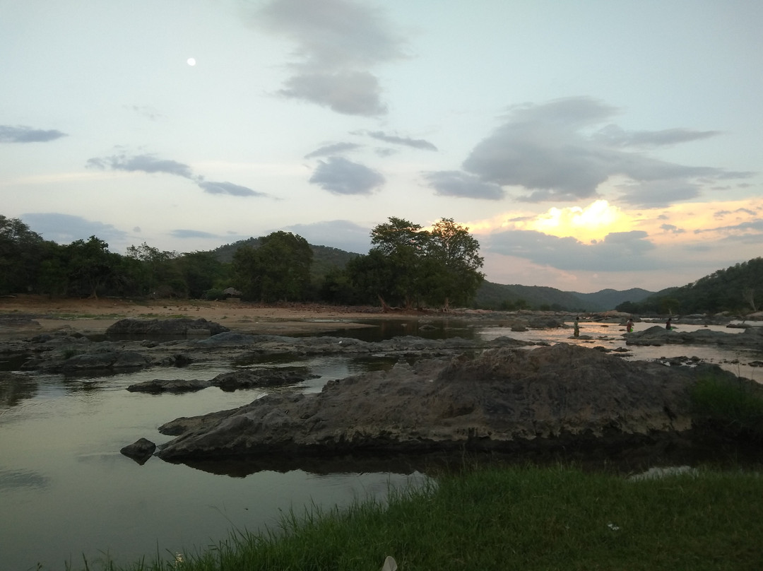 Hotel Mayura Sangama Mekedatu主图