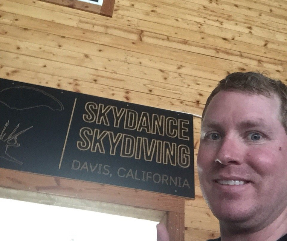 SkyDance SkyDiving景点图片