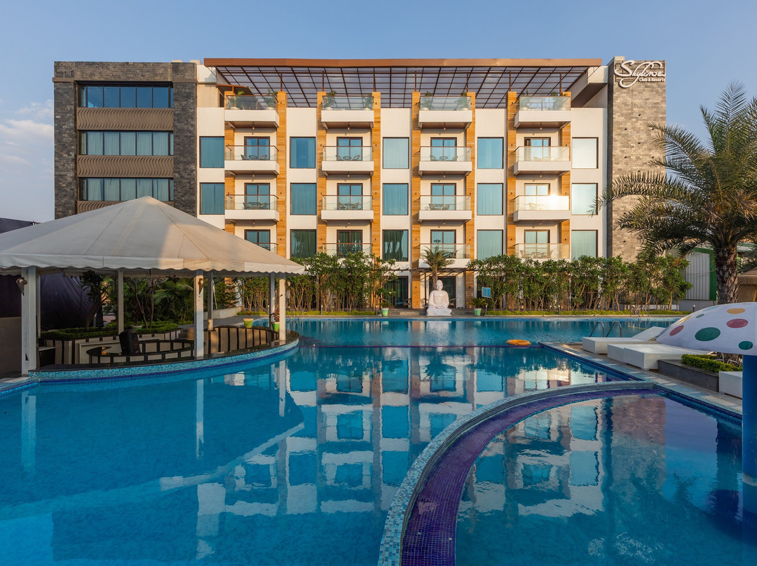 SkyLine Club & Resorts