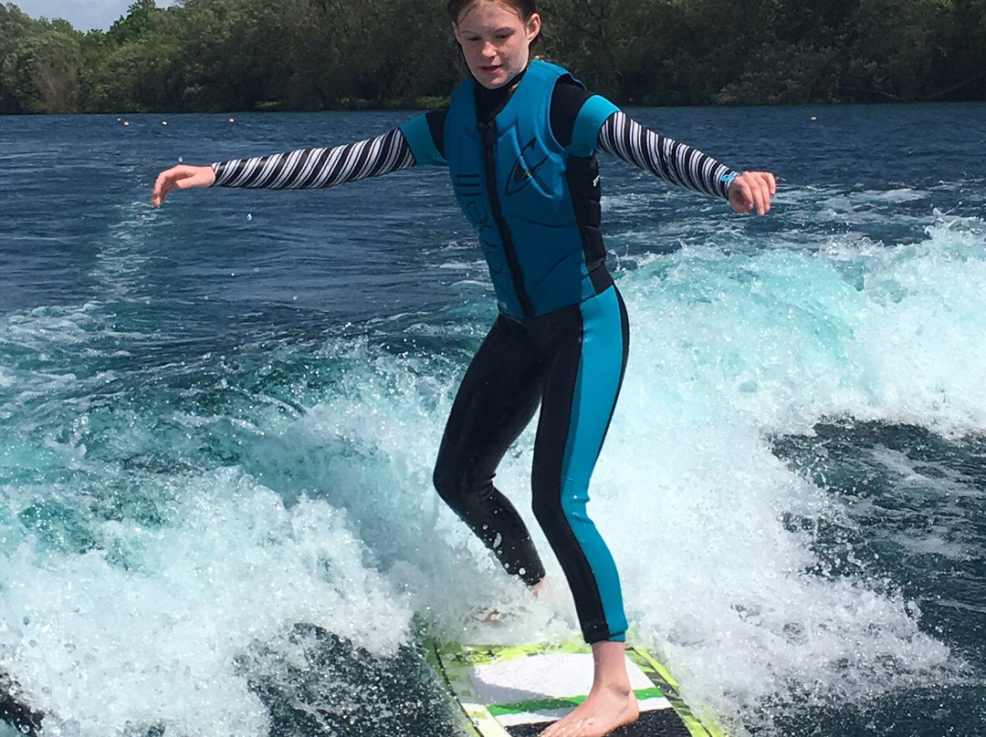 4 Lakes Waterski School-斯温顿必去景点