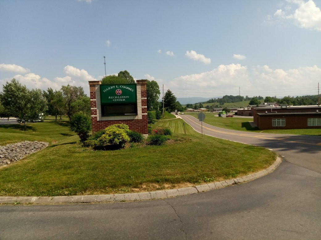 Harry L. Coomes Recreation Center-Abingdon必去景点