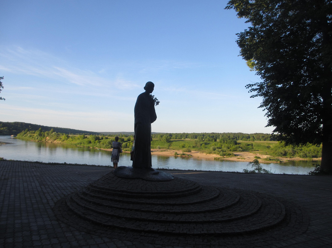 Monument to Marina Tsvetayeva-Tarusa必去景点