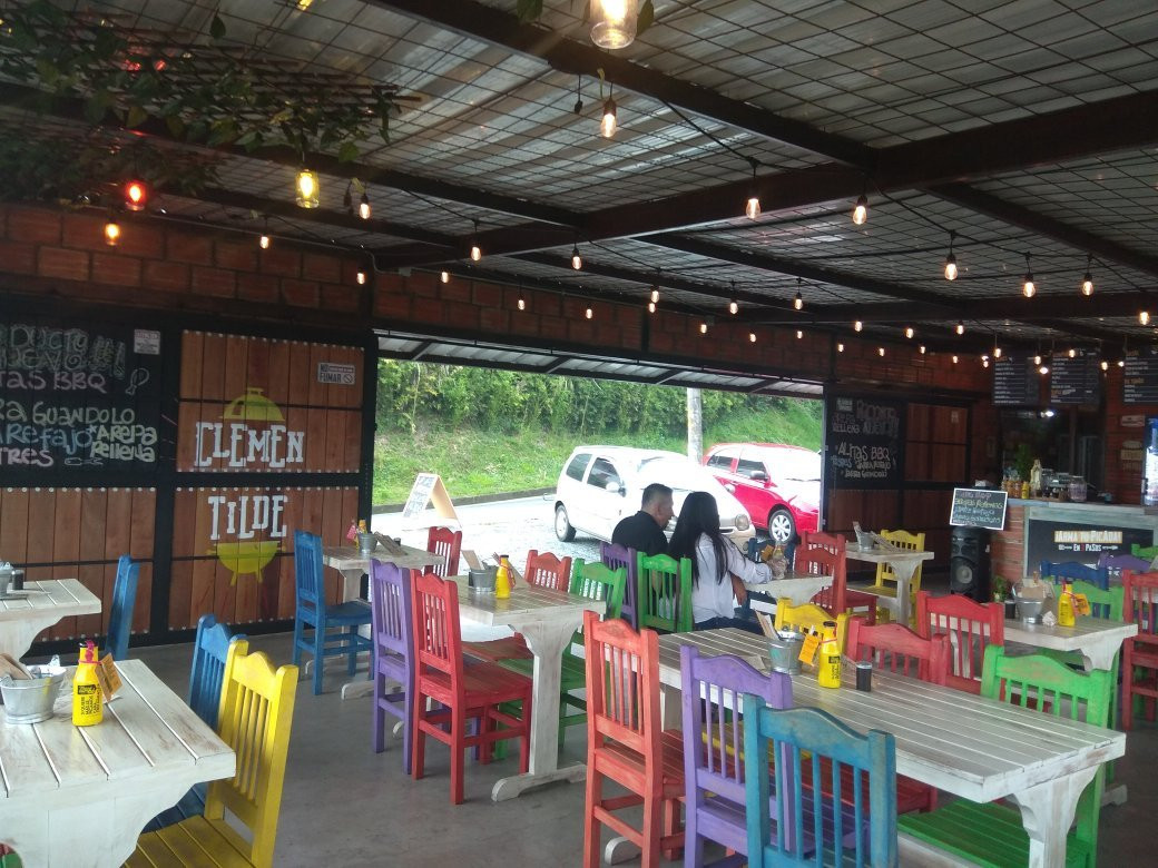 Palestina餐馆和美食-Clementilde Parrilla & Carbón