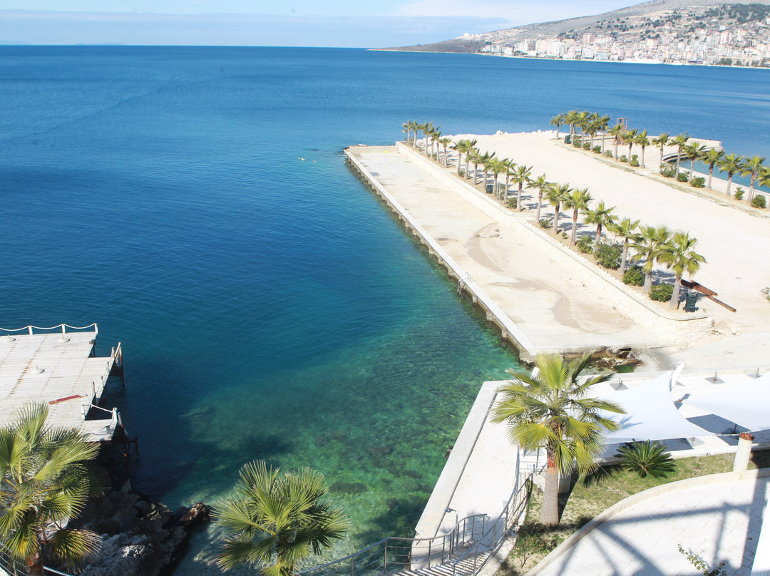 Santa Quaranta Seaside Beach景点图片