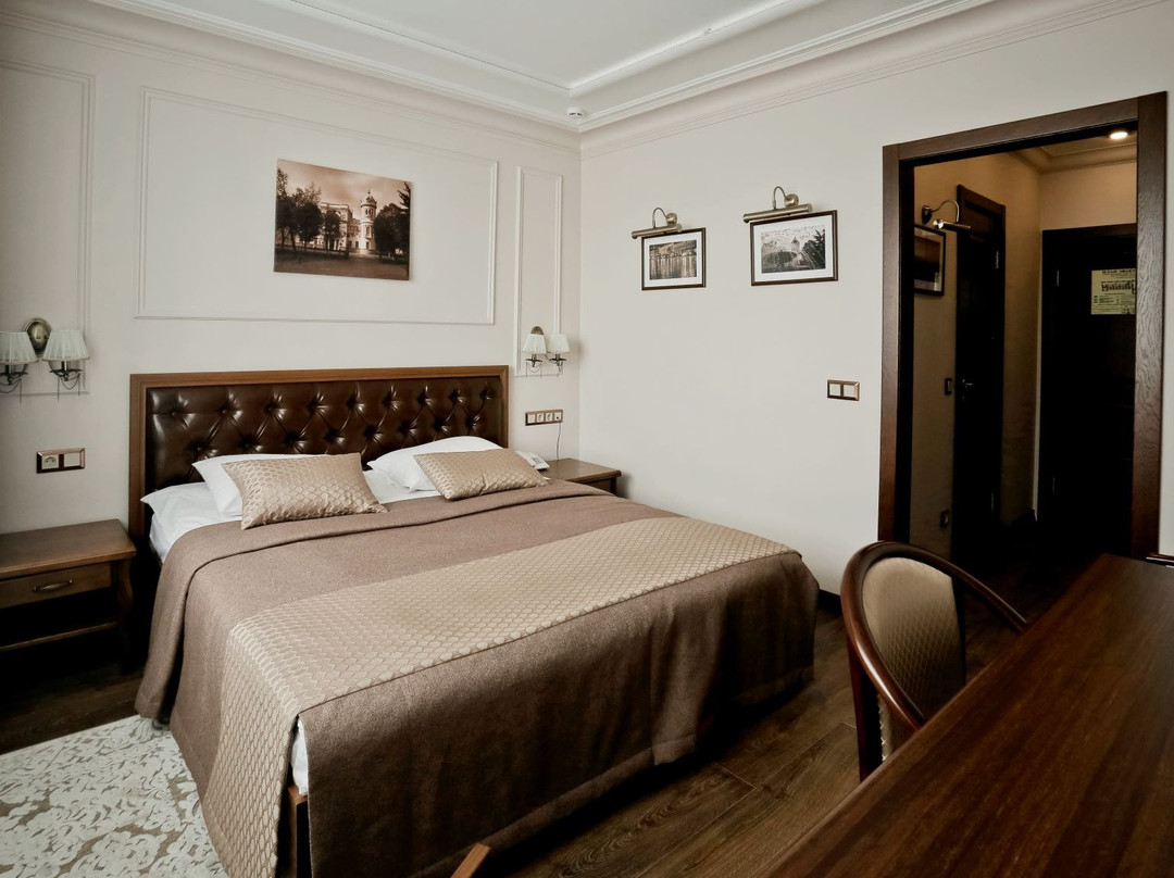 Hotel Oktyabrskaya主图