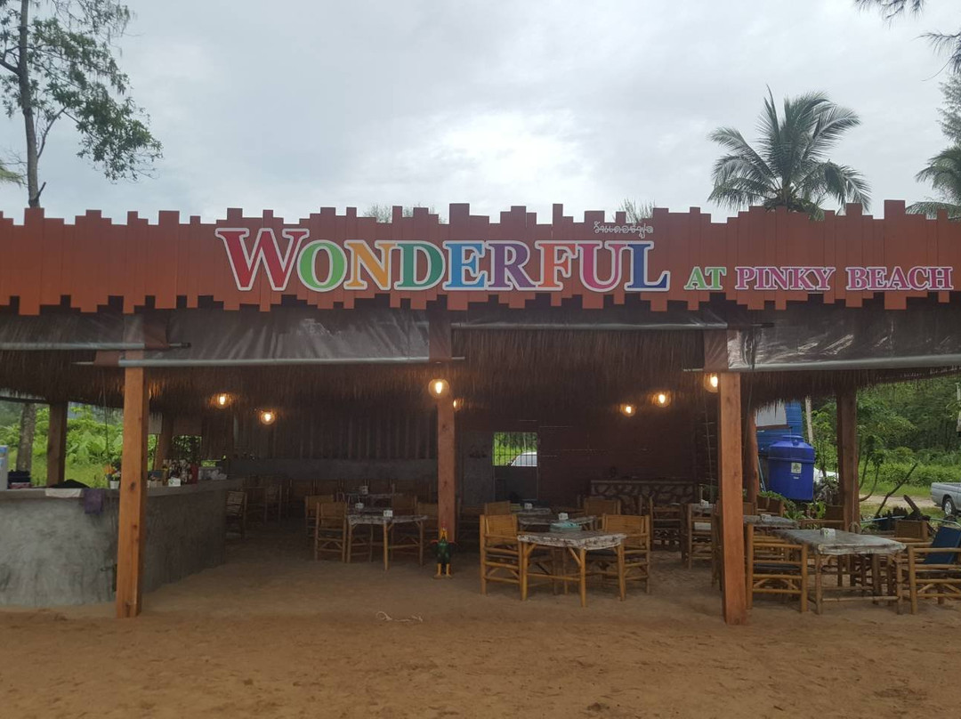 Wonderful Restaurant & Bar at Pinky Beach