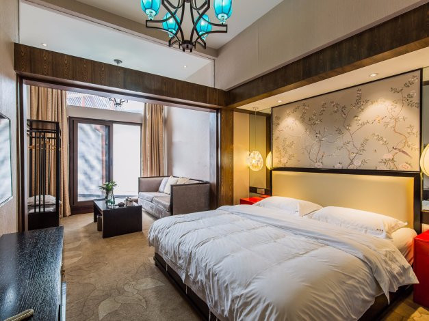 花间集驿栈主图