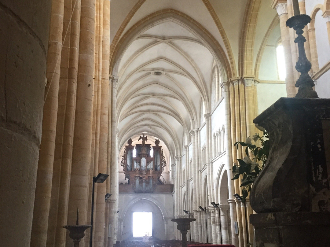 Église Saint-Pierre-Bar Sur Aube必去景点
