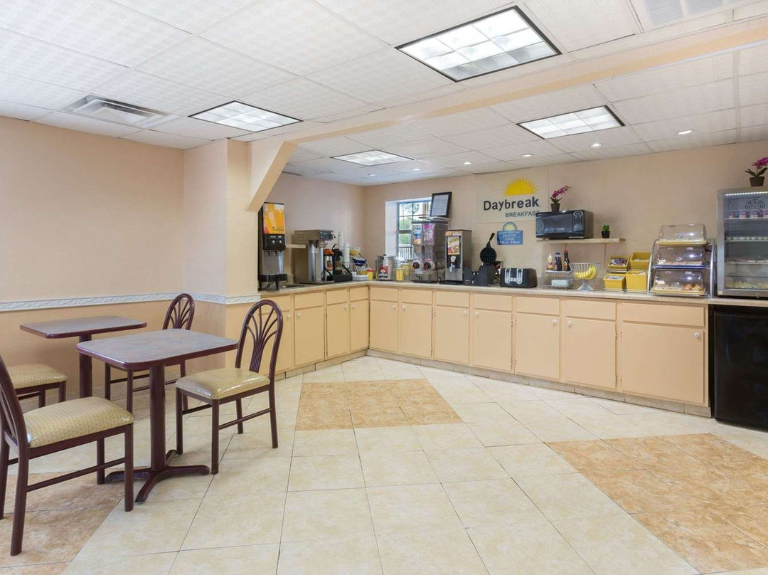 Days Inn by Wyndham Waycross主图