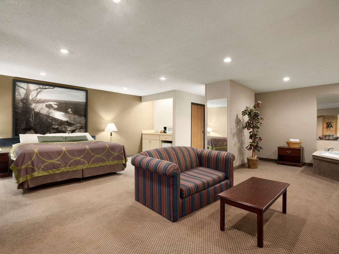 Super 8 by Wyndham Green Bay I-43 Bus. Park主图