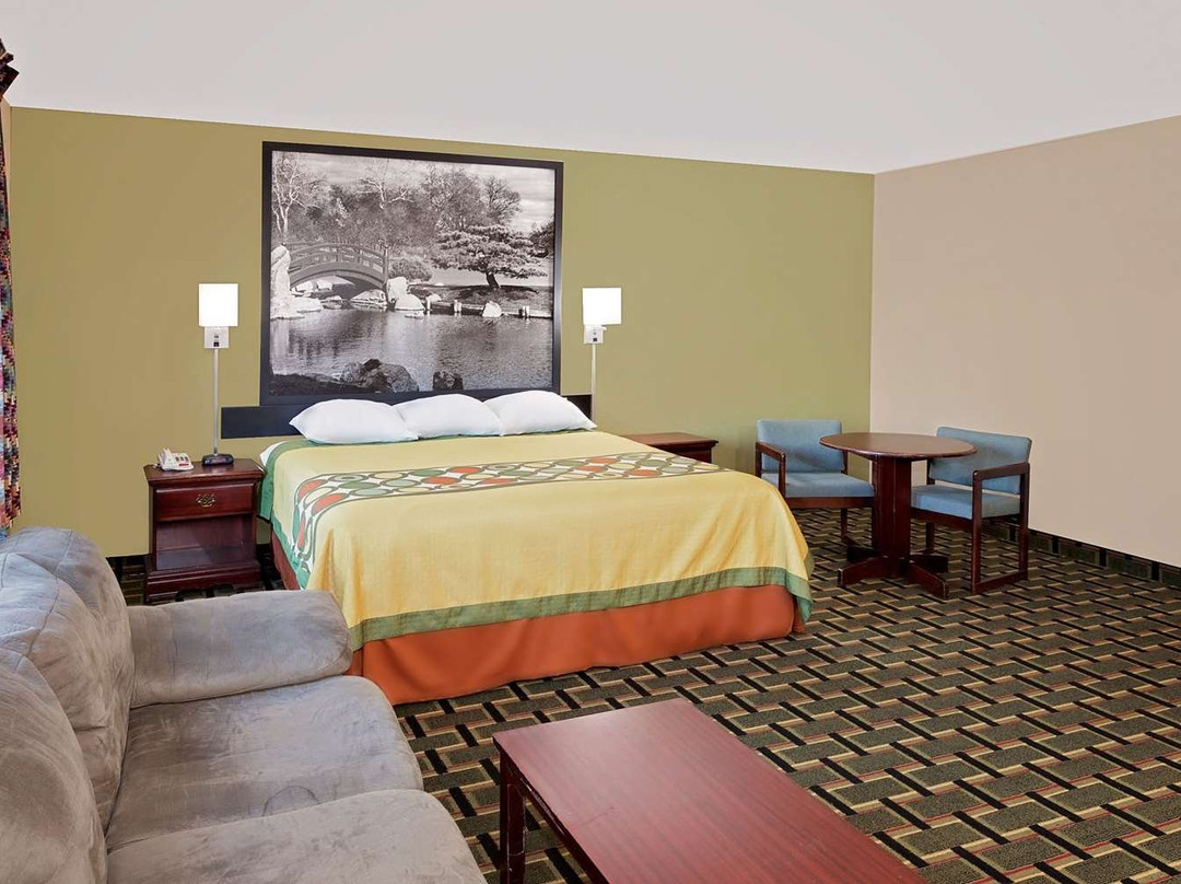 Super 8 by Wyndham Canton IL主图