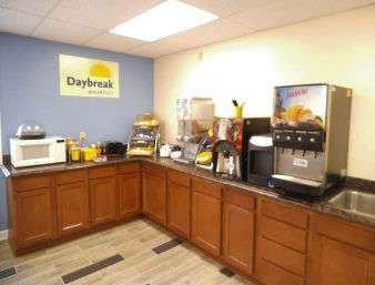 Days Inn by Wyndham West Branch Iowa City Area主图