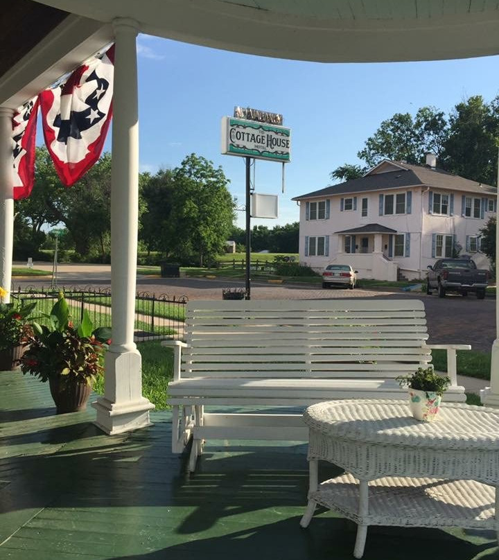 The Cottage House主图