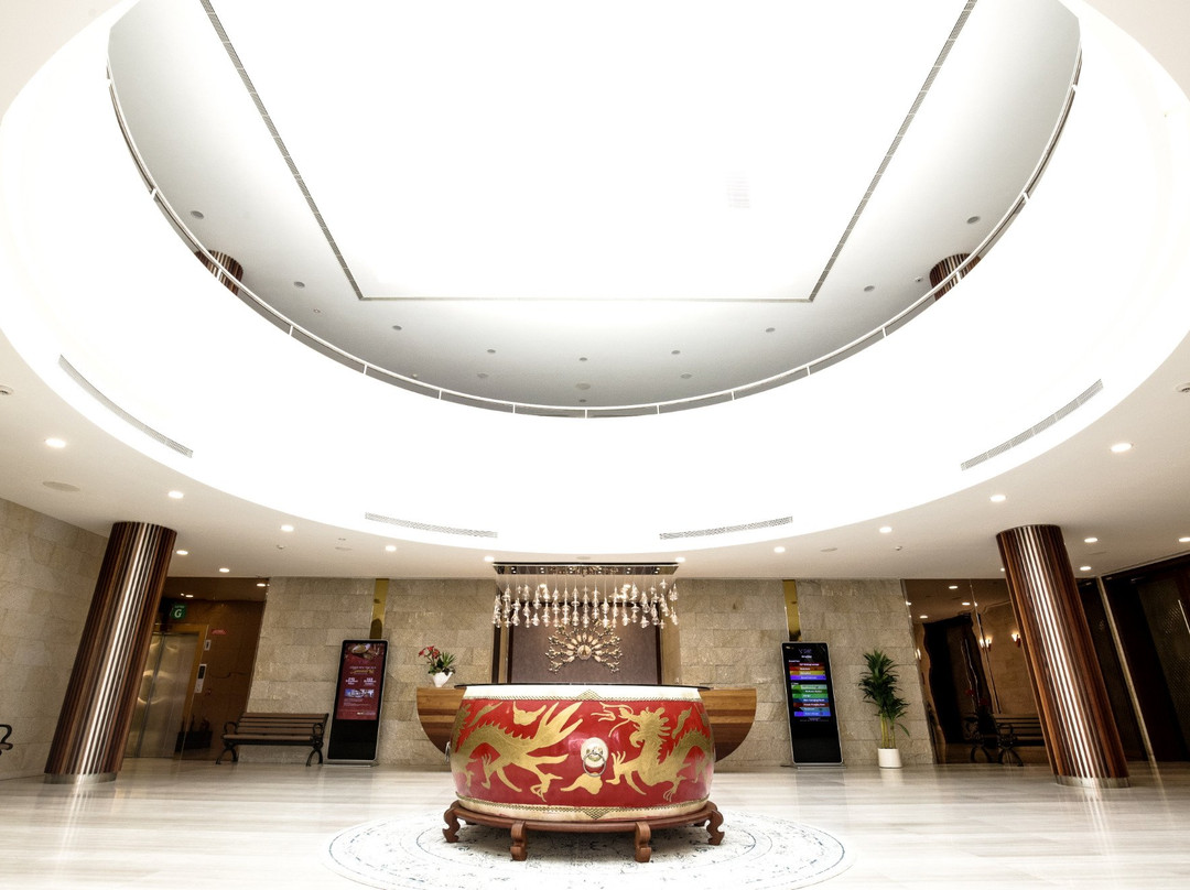 V Plaza Hotel主图