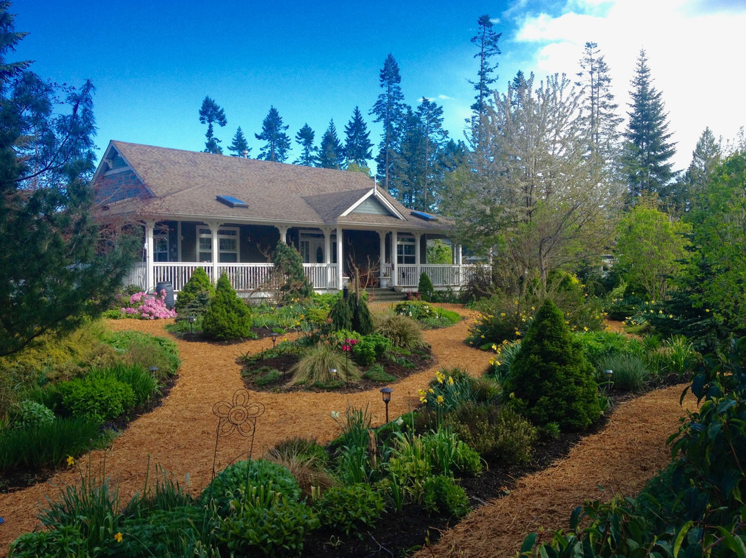 Little Bear Garden View B&B