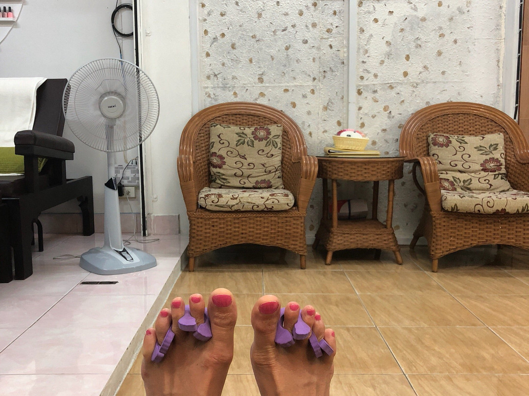 B. Massage & Nails Khao-lak景点图片