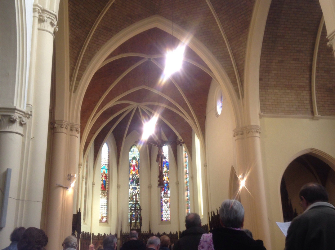 Eglise Saint-Martin-Ghlin必去景点