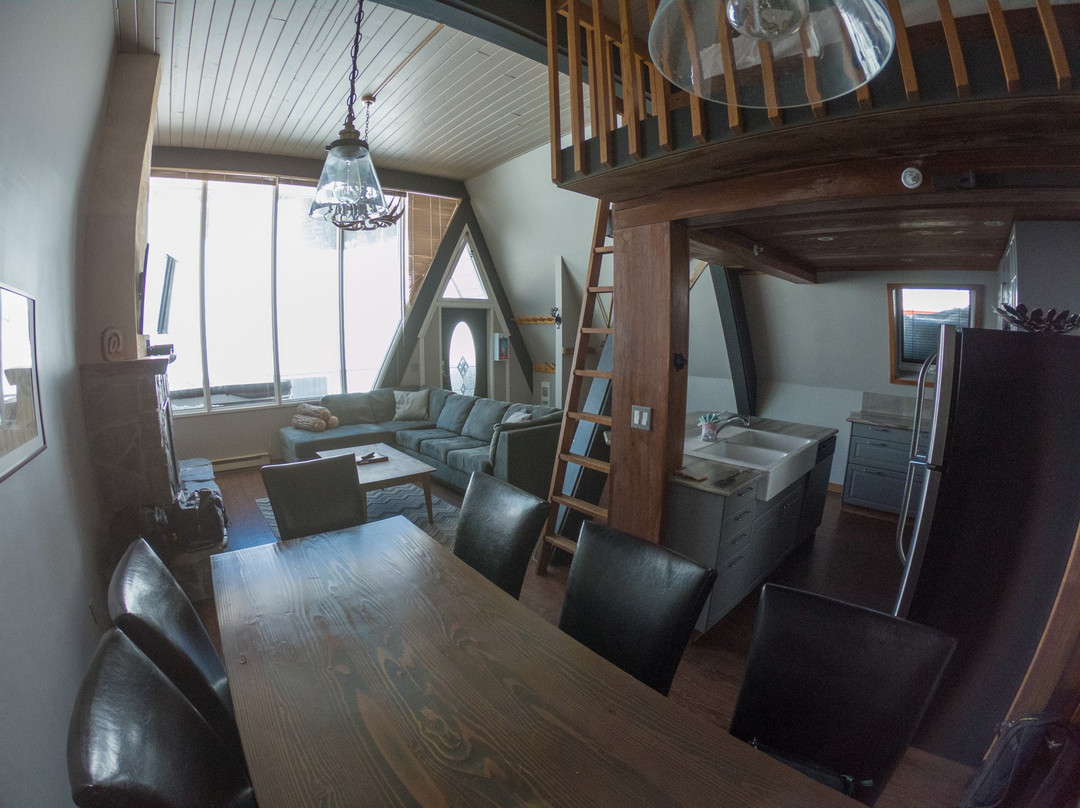 The Pinnacles Suites & Townhomes主图