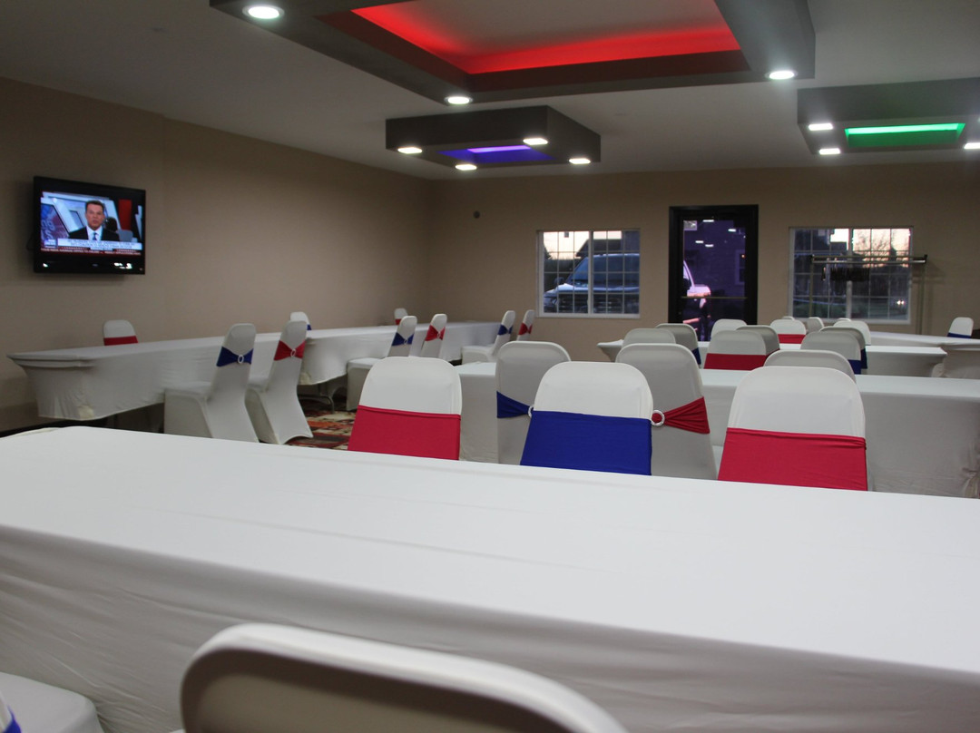 Westbridge Inn & Suites主图